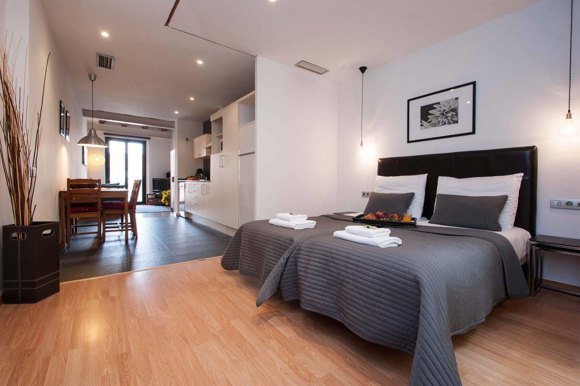 Short Stay Group Liceu Serviced Apartments バルセロナ エクステリア 写真