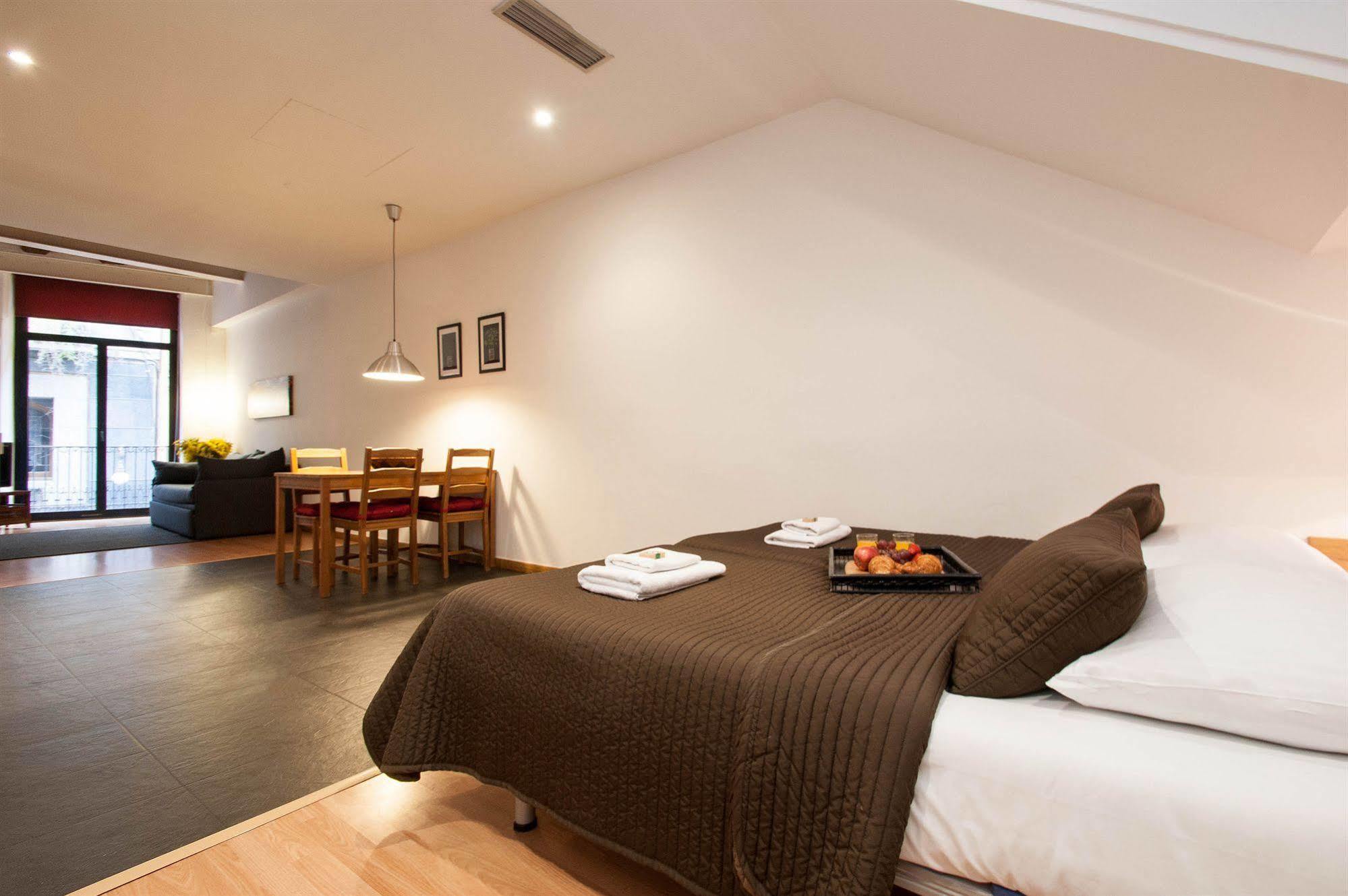 Short Stay Group Liceu Serviced Apartments バルセロナ エクステリア 写真