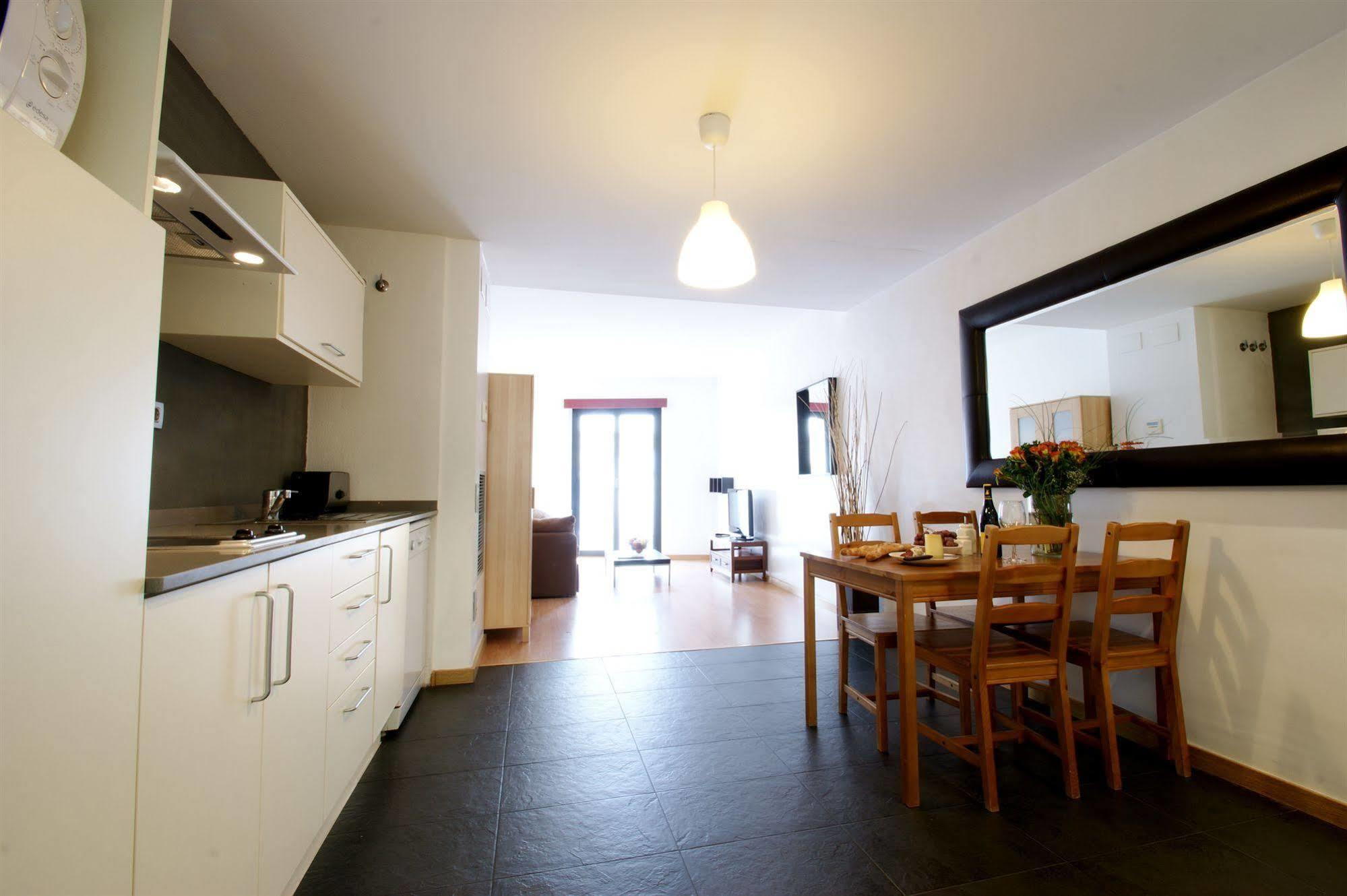 Short Stay Group Liceu Serviced Apartments バルセロナ エクステリア 写真